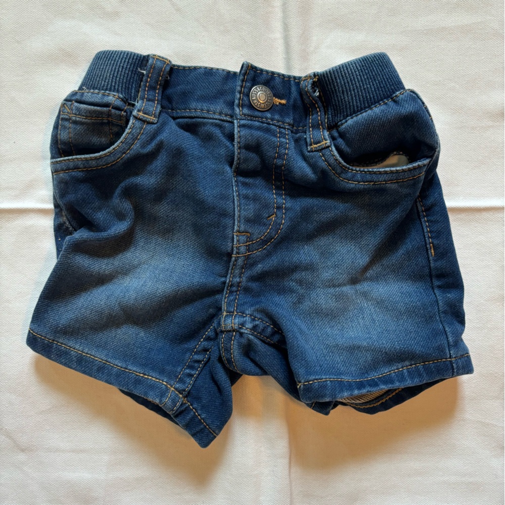 Levi’s 12M shorts